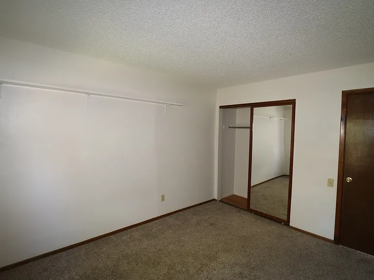 10268 Julian Ct — Photo 36