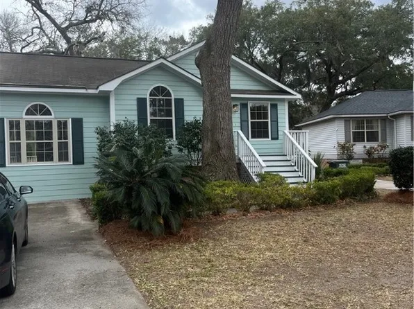 25 South Lake Drive, Savannah, GA 31410