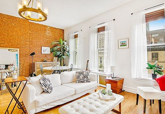 4th image of 37 W 85th St #A