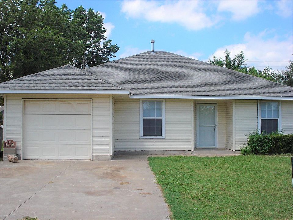 1st image of 3341 E Park Pl