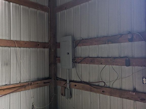 5th image of 400 Weaver Ln