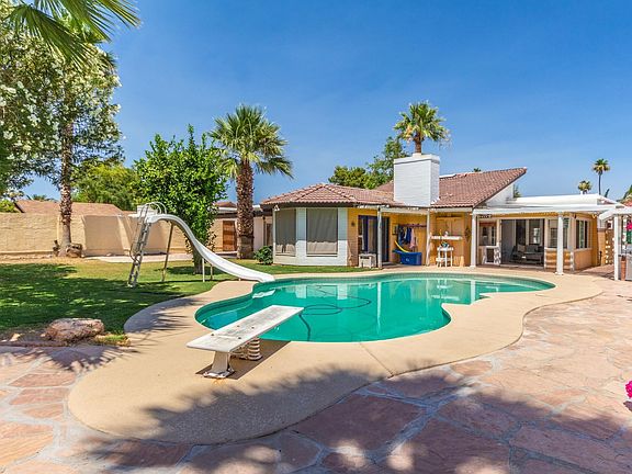 3rd image of 346 Ancora Dr W