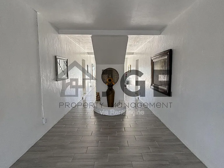 1040 Crystal Lake Dr #2 — Photo 2