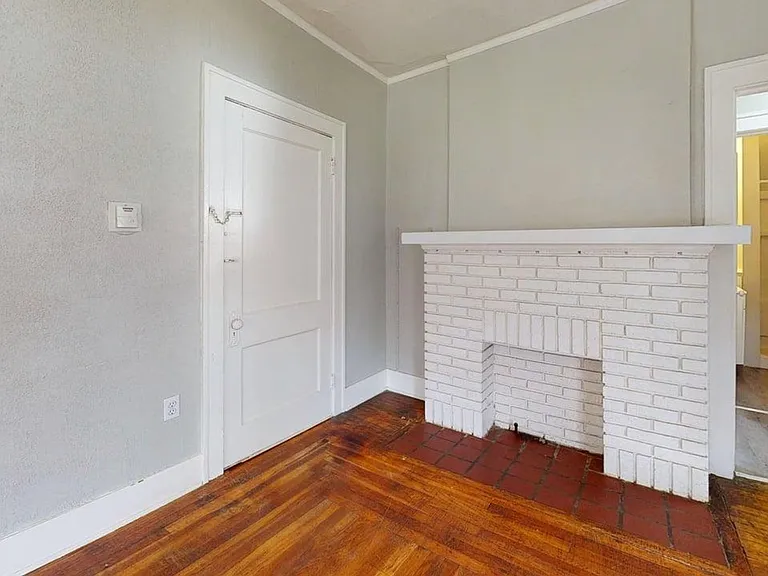 236 Watson St — Photo 2