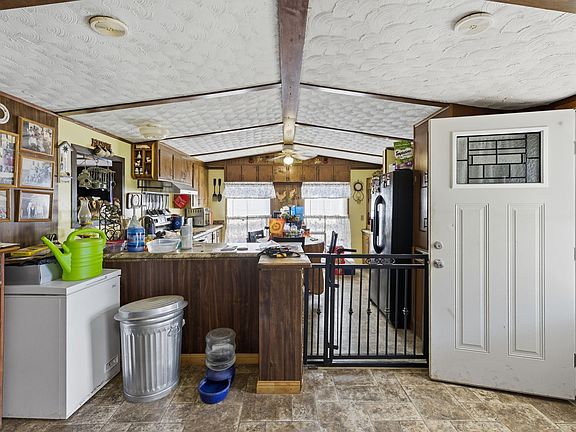 5th image of 207 Center St