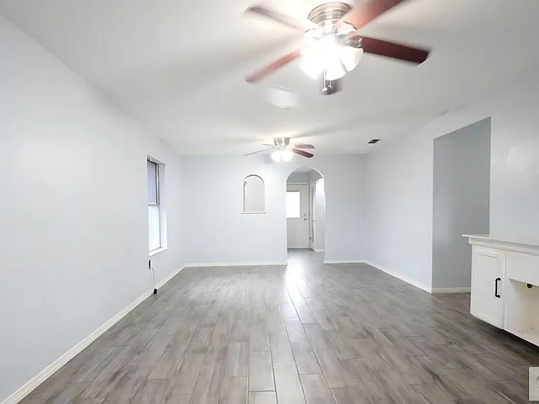 4014 Aggassi Dr — Photo 2