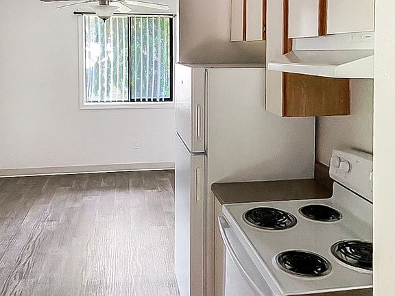 4th image of 1115 NE 105th St #18-31