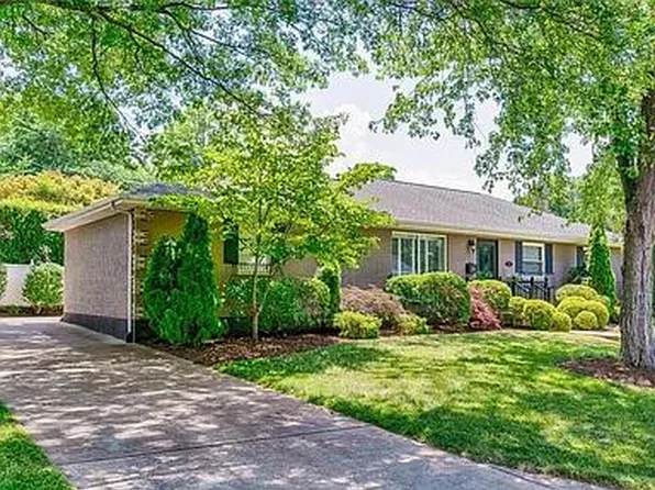 630 Langton Dr, Saint Louis, MO 63105