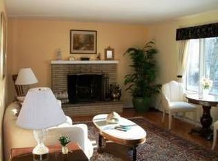 107 Cedar Point Dr, Williams Bay, WI 53191