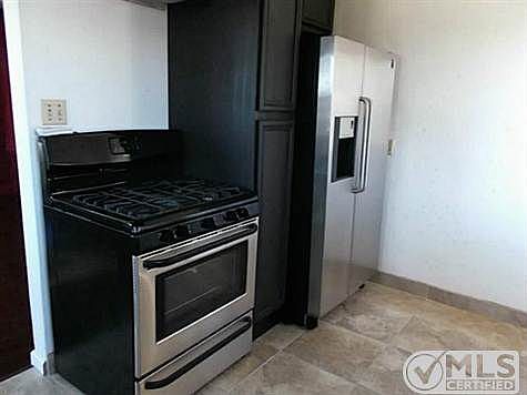5th image of 1033-35 Paradise Dr