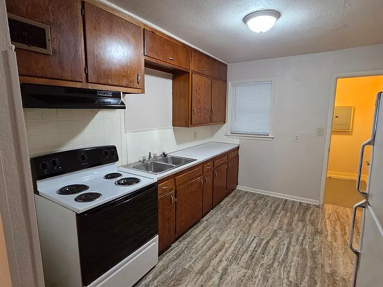 2565 N Kansas St — Photo 1