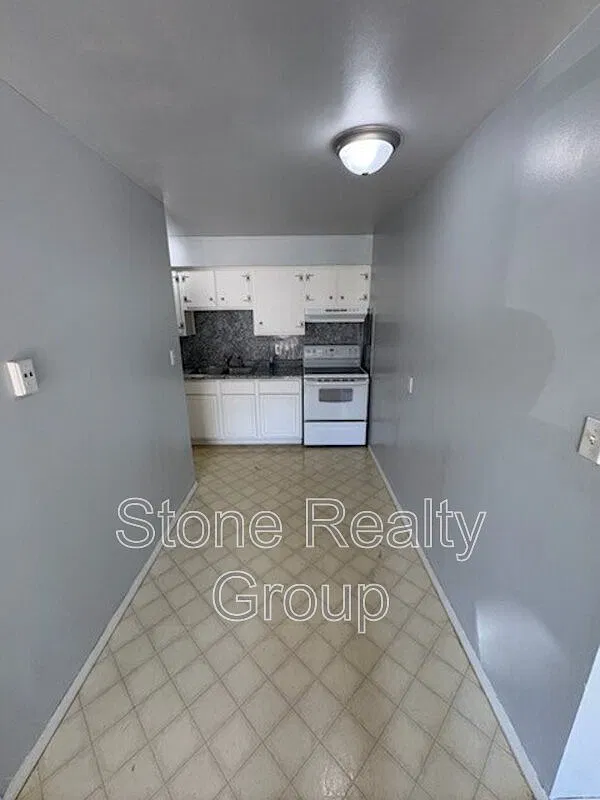 2 bed, 1.0 bath, $700 — Photo 2