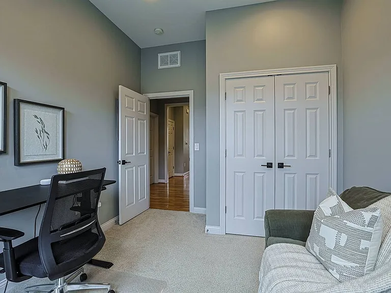 215 Stetson St — Photo 26