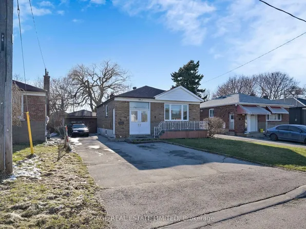 8 Lombardy Cres, Toronto, ON M1K 4N8