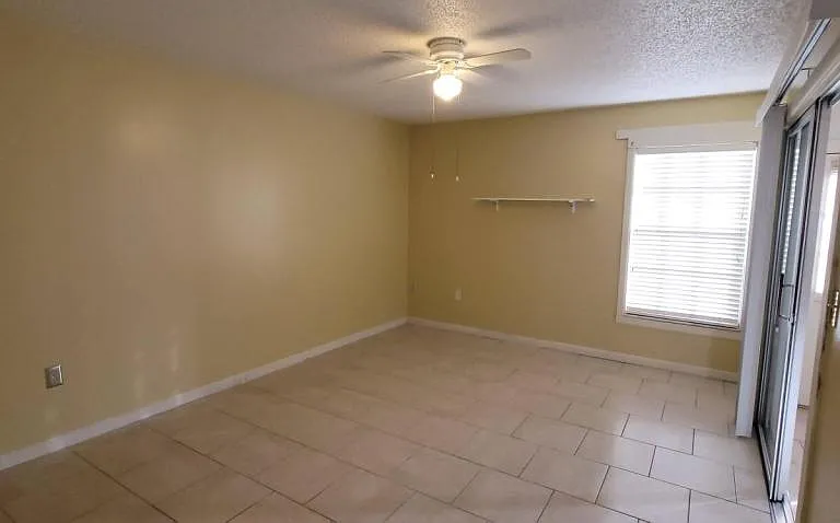 11224 Versailles Ln — Photo 4
