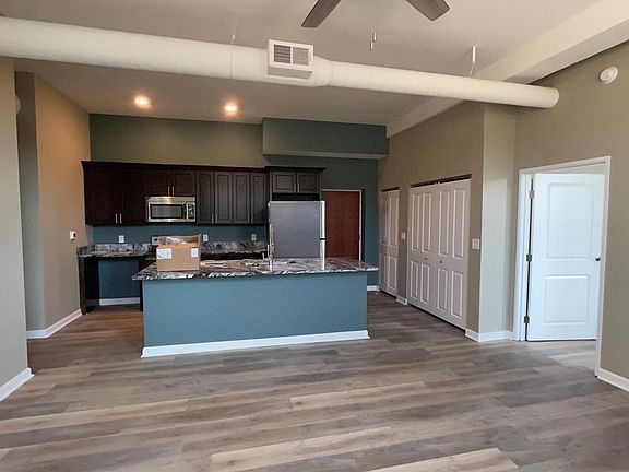 4th image of 2905 Franklin Blvd #108