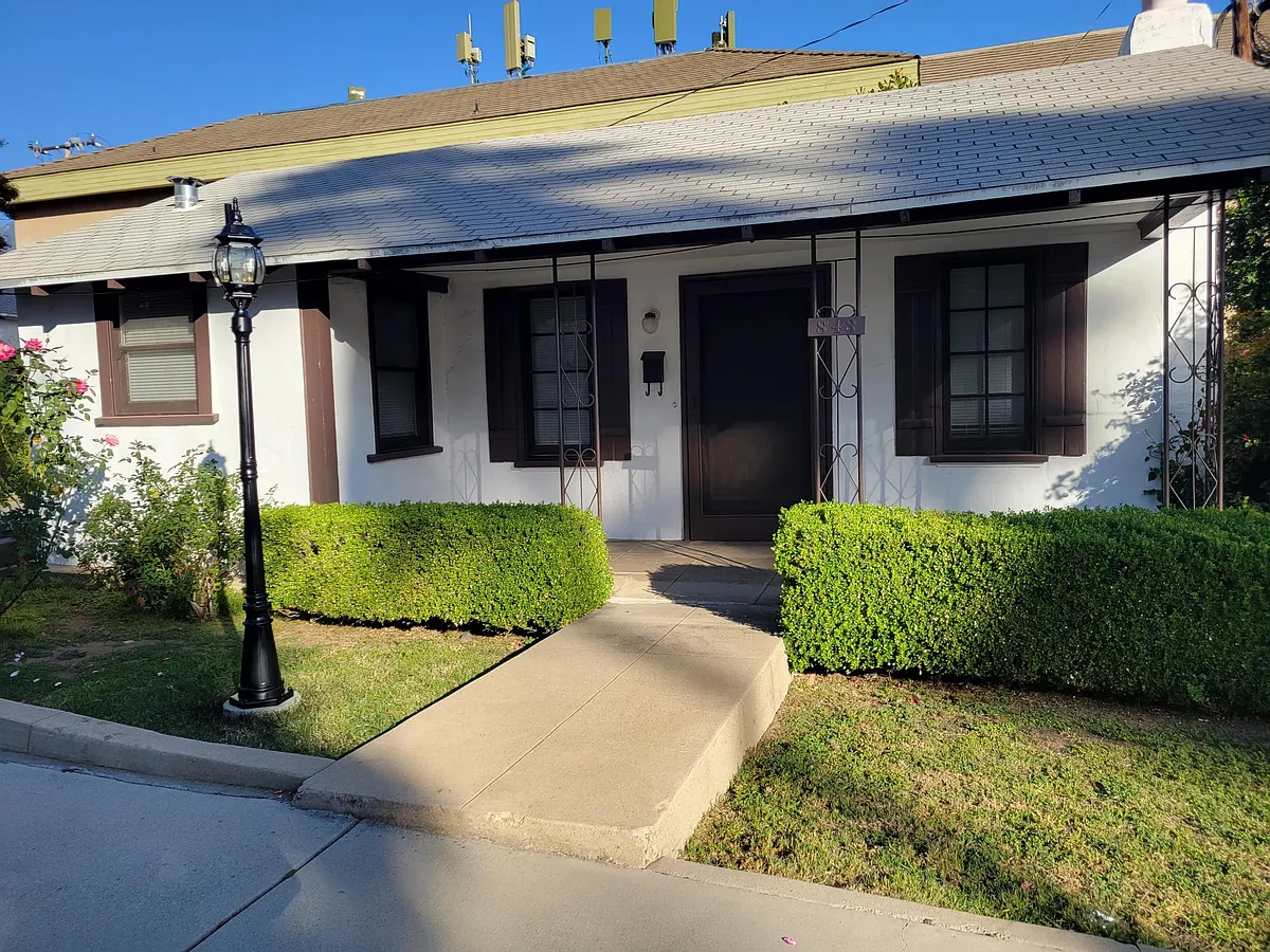 Building Photo - 843 E Calaveras St
