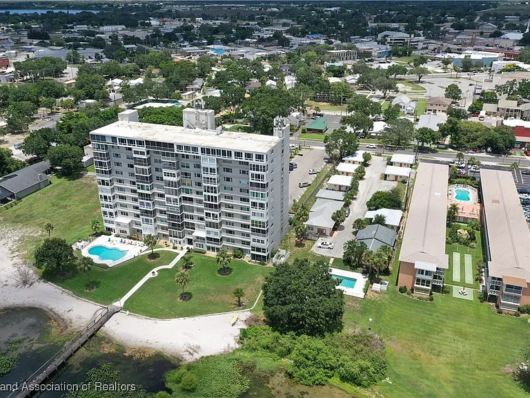 2121 Lakeview Dr — Photo 14