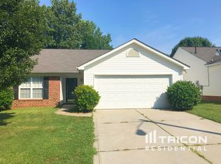 1114 Stonehenge Ln, Charlotte, NC 28216