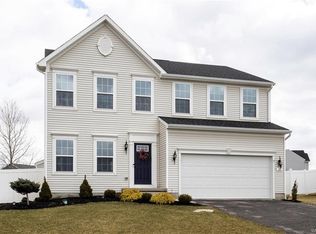 18 Middlebury Ln, Lancaster, NY