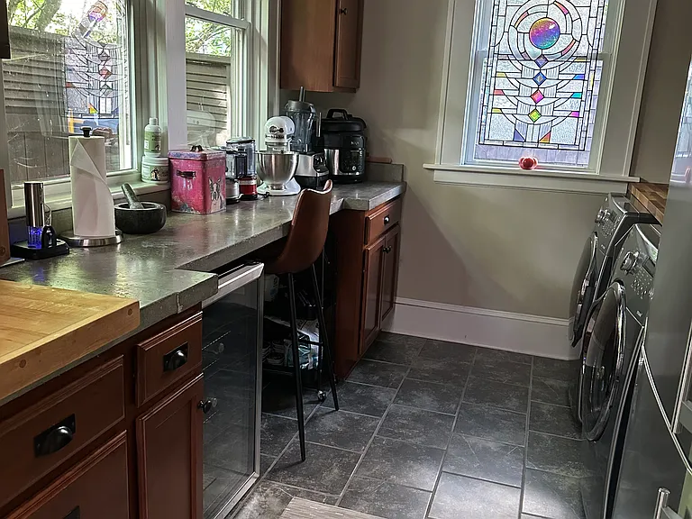 137 Annandale Ave — Photo 8