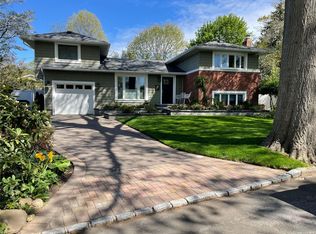 9 Ulster Ct, Commack, NY 11725