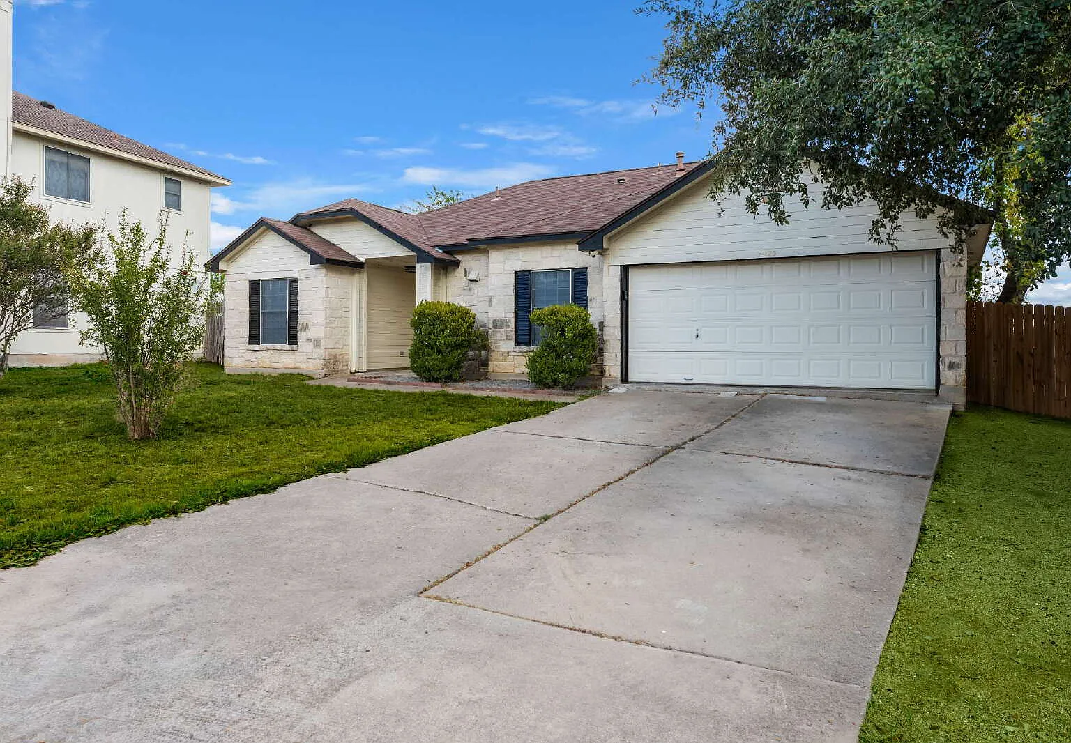 3 bed, 2.0 bath, 1236 sqft, $2,000 — Photo 3