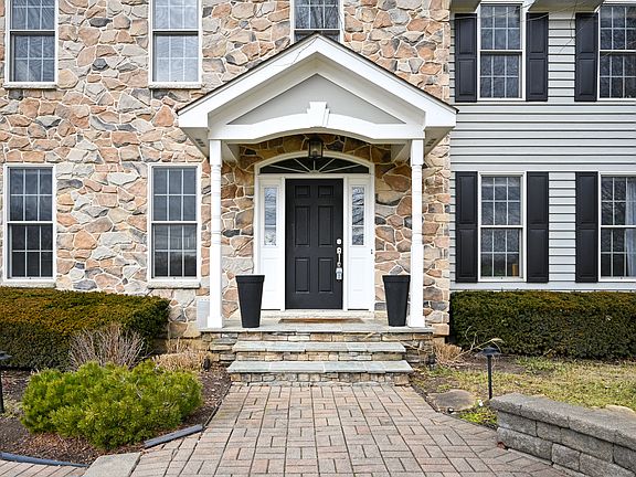 5th image of 38W598 Clubhouse Dr