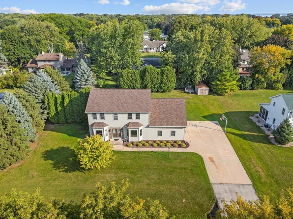 444 Maple Ln, Neenah, WI 54956