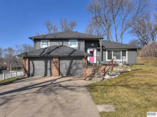 10124 Hansen Ave, Omaha, NE 68124