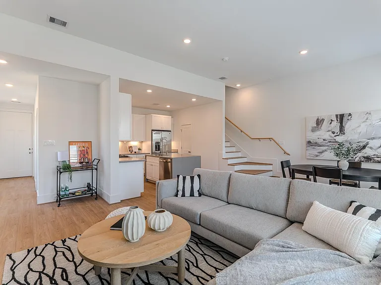 7613 Victory Reserve St — Photo 34