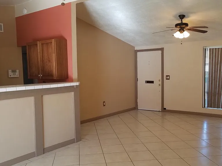 27377 Crossglade Ave — Photo 8