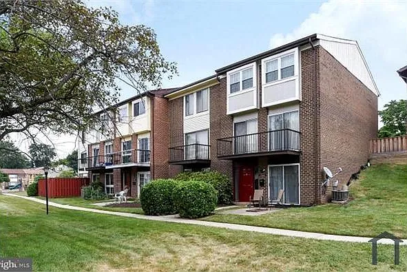 2360 Sun Valley Cir #2GH — Photo 2