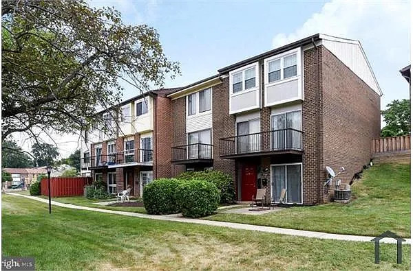 Building Photo - 2360 Sun Valley Cir #2GH