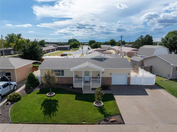 2025 Metro Ln, Hays, KS 67601