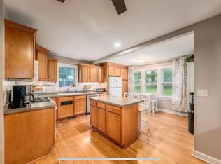 619 Kopmeier Dr, Pewaukee, WI 53072