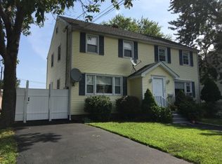 140 Halley Ave, Fairfield, CT 06825