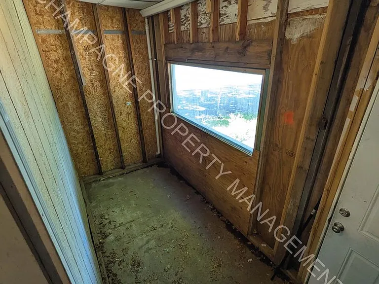 2523 Charlotte St — Photo 21