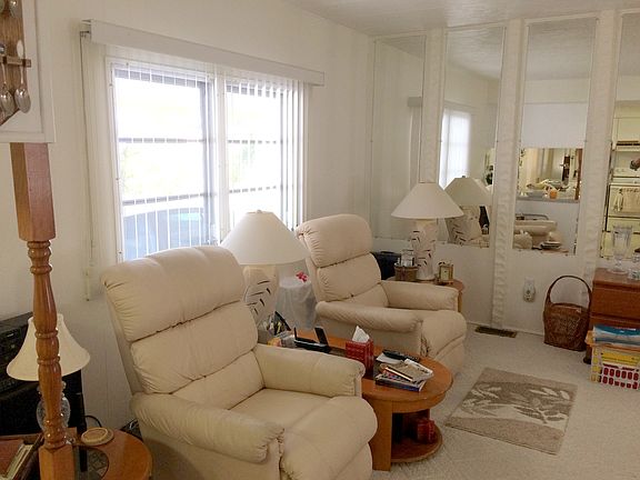 5th image of 37 Coves End Dr