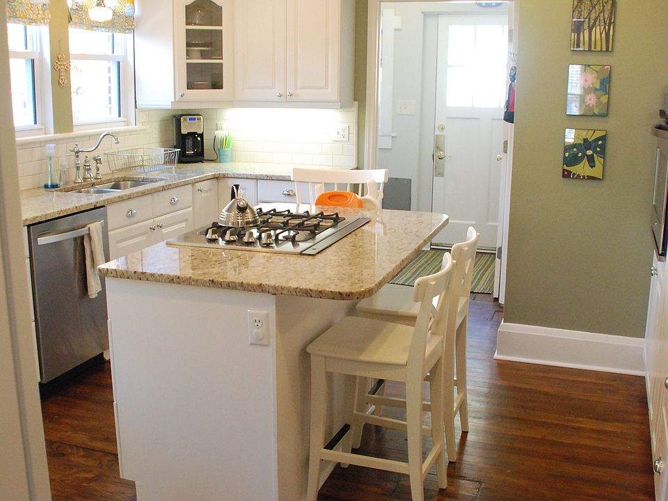 2nd image of 2604 Springwood Dr