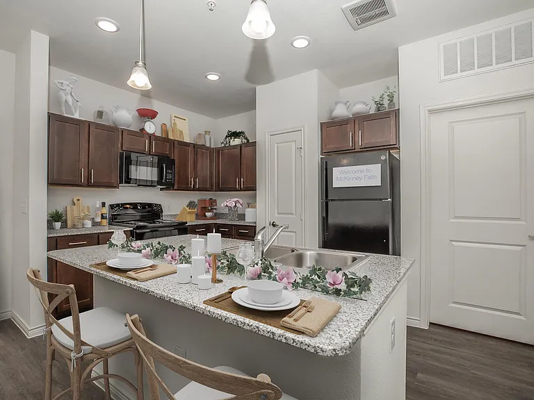 McKinney Falls Apartments — Photo 35