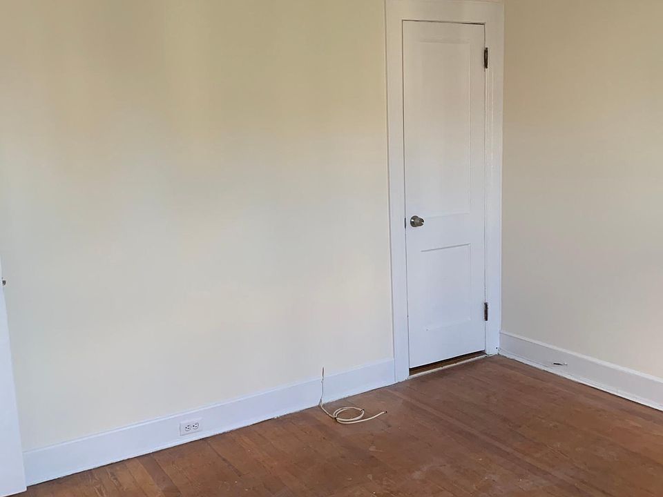 1st image of 2351 36th St Floor 2