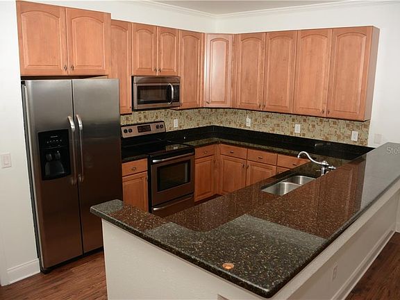 5th image of 312 E Vanderbilt St #4