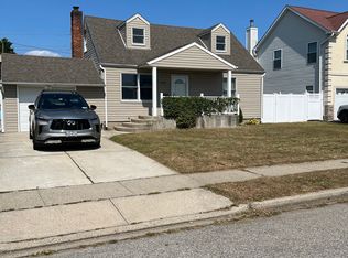 3545 Raven St, Levittown, NY 11756