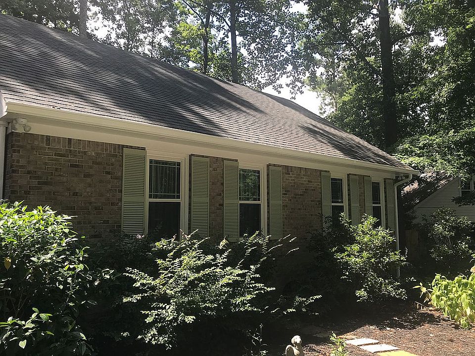 2nd image of 804 Hampton Pl