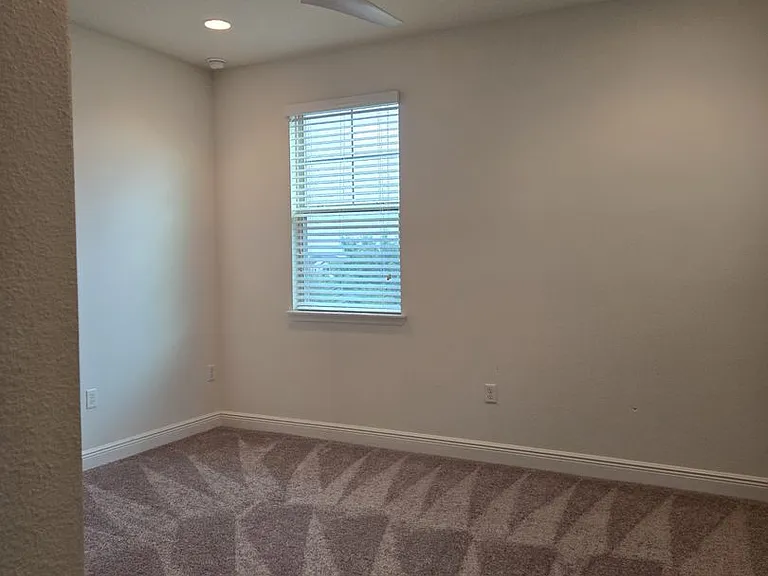 9240 Woodcrane Dr — Photo 37