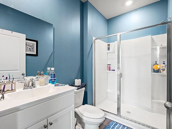 3rd image of 402 Toledo St