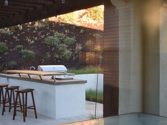 Outside Bar and Kitchen