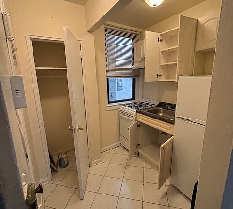 4th image of 407 E 88th St APT 4D