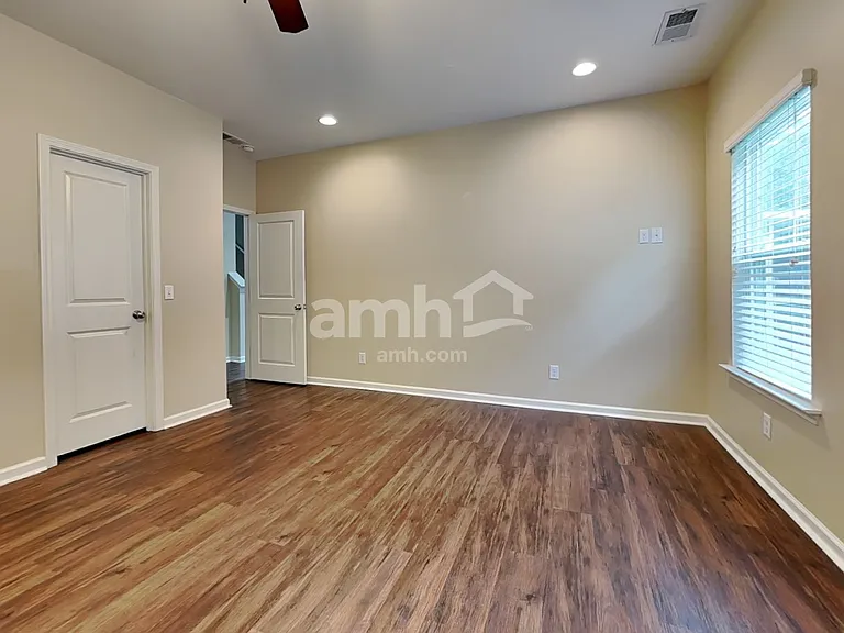 498 Stonebridge Cir — Photo 12